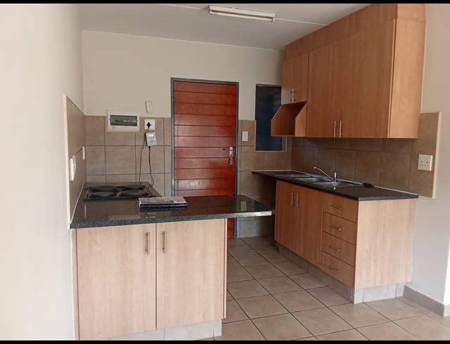 2 BEDROOM TOWNHOUSE FOR SALE IN KIBLER PARK